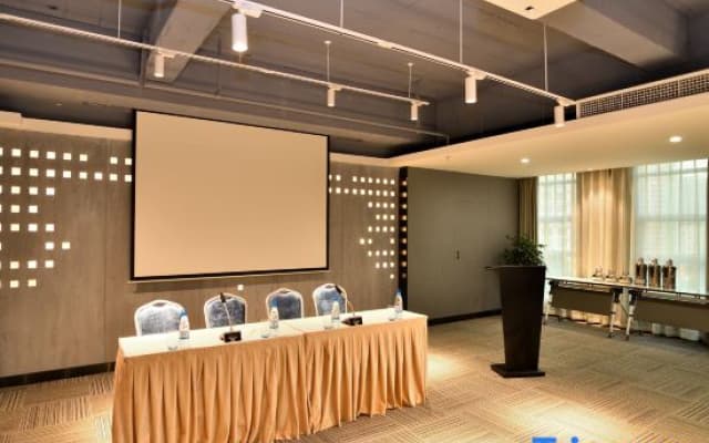 Xiyuemoon Hotel (Kunming Harmony Square Linyuqiao Subway Station Hotel ))