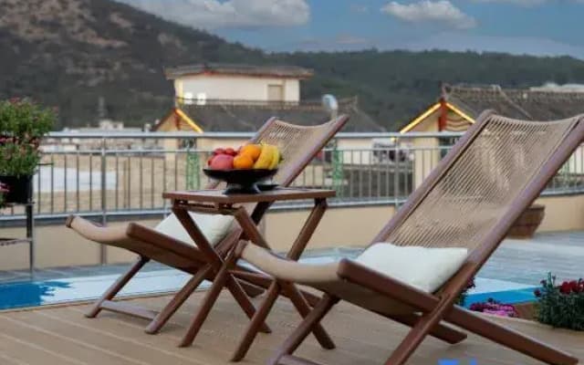 Longstay Luming Lodge · Oriental Aesthetics | Sky Garden & Snow Mountain Panorama Boutique Retreat