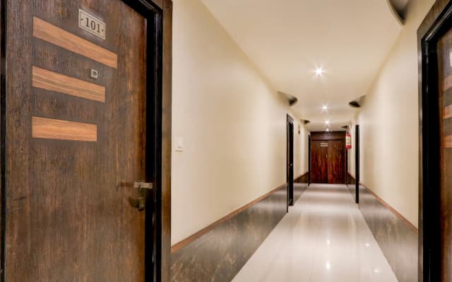 Super Townhouse Oak Madhapur Nera Regency
