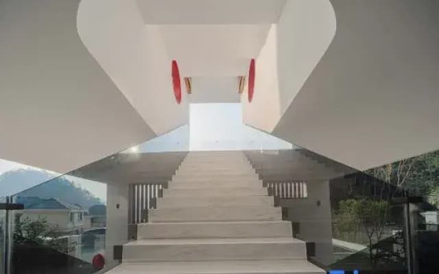 Xingyi Wanfenglin Peak-Chasing House