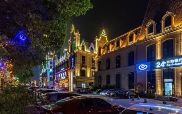 Lanju Homestay (Greenland Yingjiang Century City Yun Gongguan)