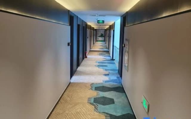 Grey Whale Intelligent Hotel