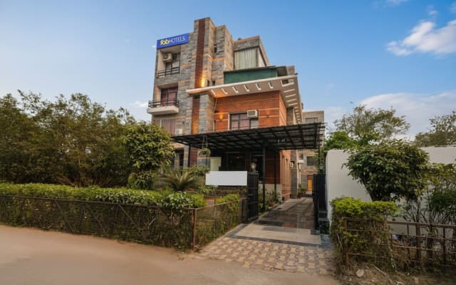FabHotel The White Orchid - Nr Noida Sector 16 Metro Station Noida