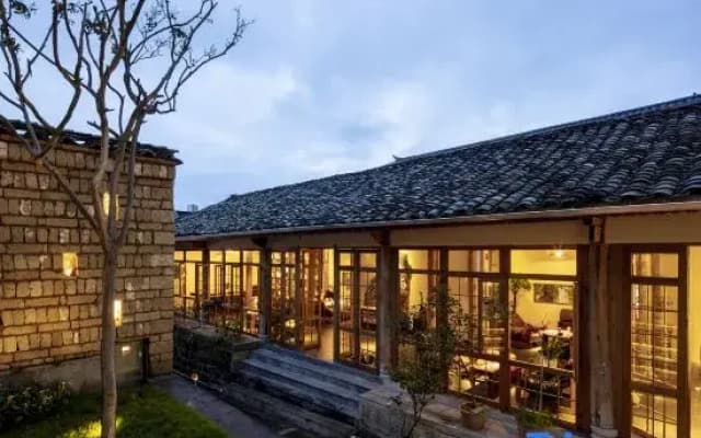 Luobai Homestay (Heshun Ancient Town)