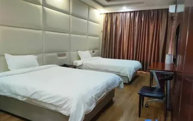 Yijia Business Hotel (Phoenix City)