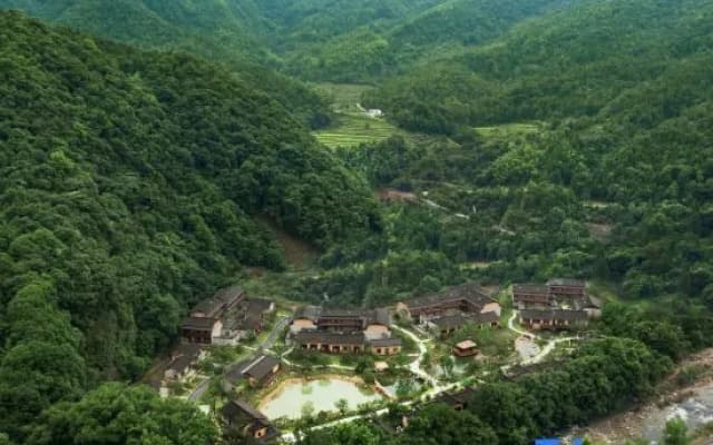 Julong Guniujiang Resort
