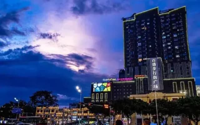 Spring River View Design Guesthouse (Chaoyang Square Subway Station Sanjie Liangxiang)