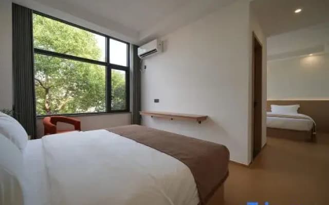 Xishang Mantingju Hotel (Jingdezhen People Square Tao Yang Alley)