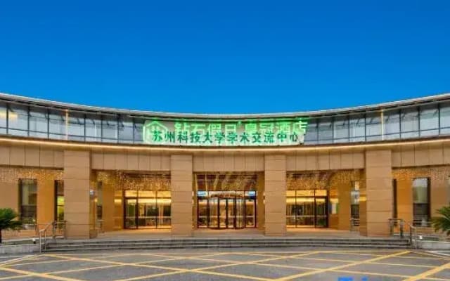 Diamond Holiday Crown Hotel