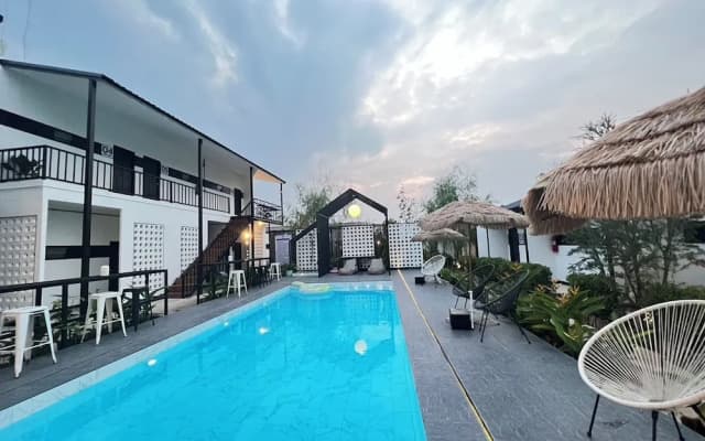 Penguin Villa Resort & Bistro