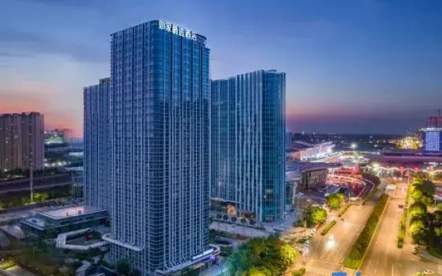 Homeinn Plus Hotel (Jinan West Railway Station East Square)
