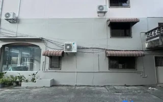 QueenBed, near city ,28 sq.m., near bus stn.