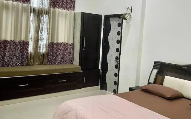 Serene Lakeside Homestay