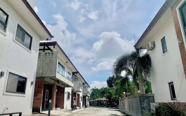 Koregon Hotel & Pool Villas