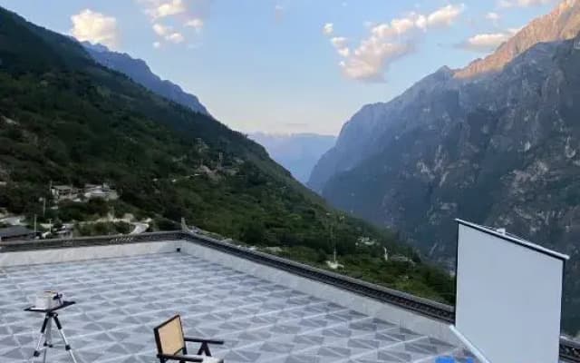 Hill Retreat | Mantu · Banshan Cliff Designer's Boutique Stay (Tiger Leaping Gorge Scenic Area)