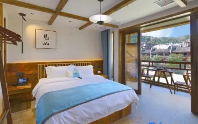 Phoenix Ancient City Mountain Ye River View Homestay