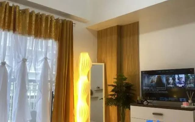 Amani by Hernz l With Balcony l Pool View l Rentals l Staycations l Airport