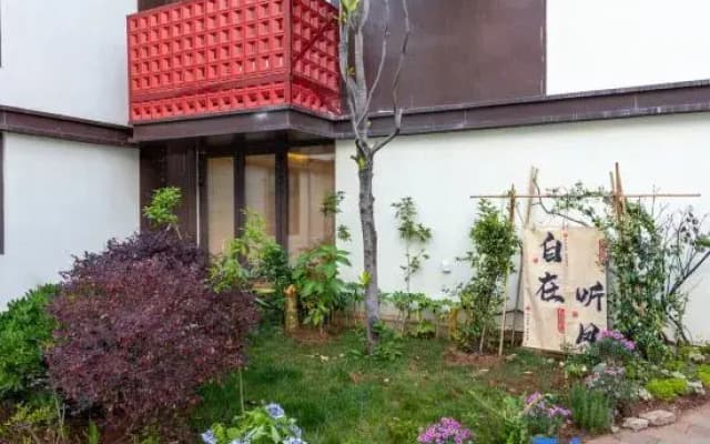 Ruhua Zaiye · Breeze Fengyin Snow Mountain French Art Vacation Boutique Stay (Shuhe Old Town)
