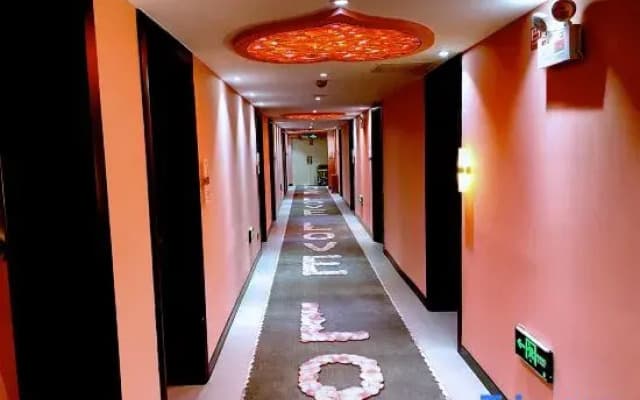 Urumqi Slow Theme Hotel