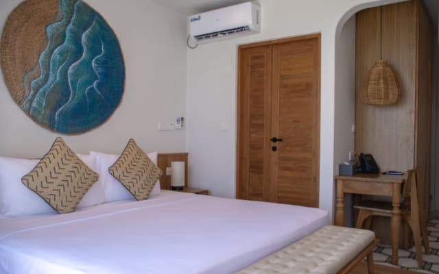 Stone Beach Club, Dhiffushi