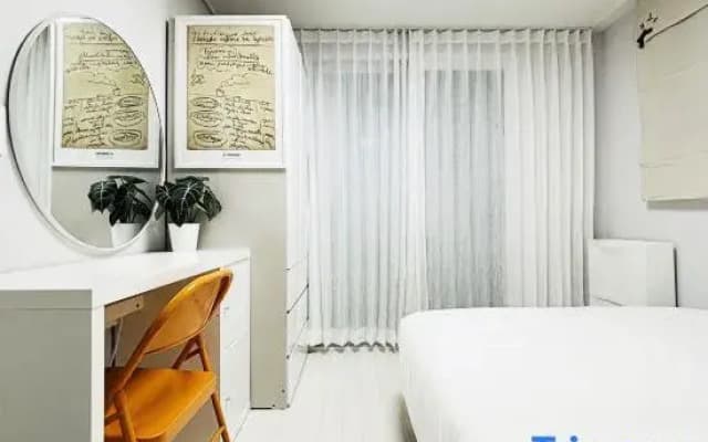 Scarlet’s Roommate 603: A Boutique Designer Stay