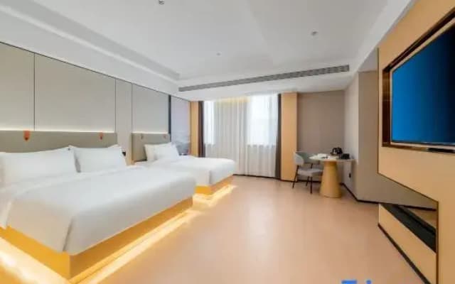 Yunlan Platinum Hotel (Danyang High-Speed Railway Station Tianbo City)