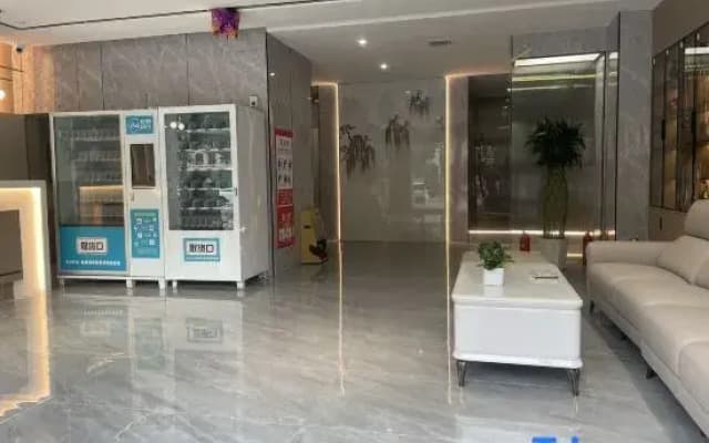 Luoshan Xinrong Garden Hotel