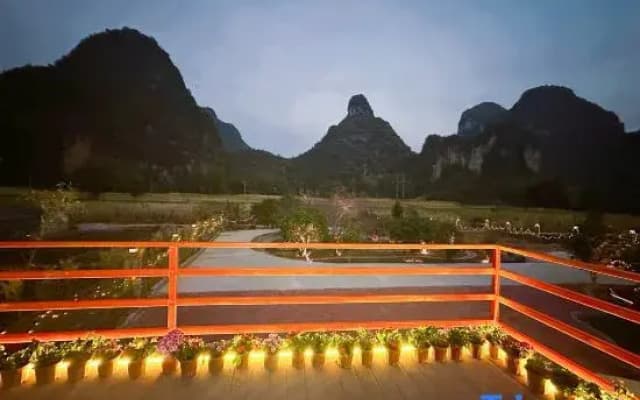Tusi manor