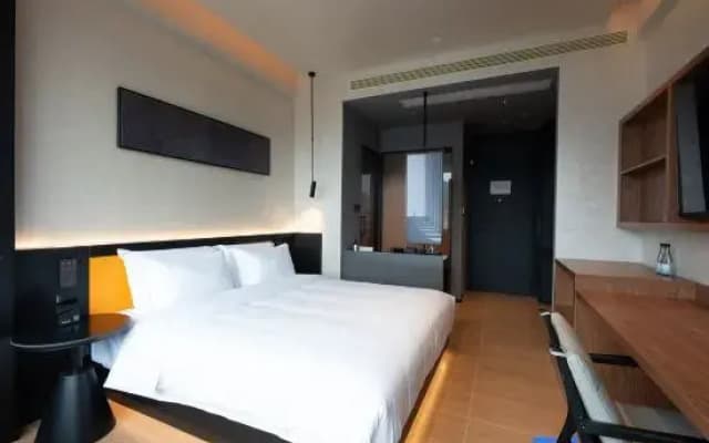 Eddie V C Hotel (Zhuhai Lovers Middle Road MixC One)