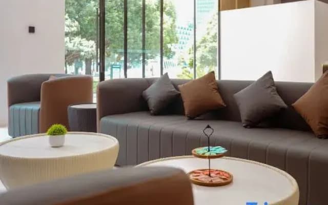 Guiyang Fenghua Hotel (Baiyun District Government Yunfeng Avenue Subway Station)