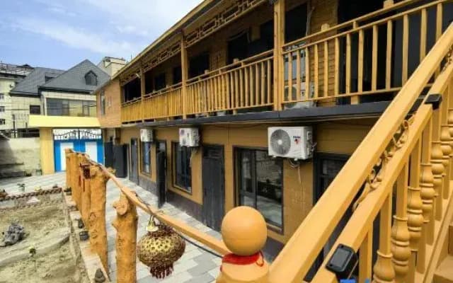 Heqian Yuexia Homestay (Ili River Valley Scenic Area)