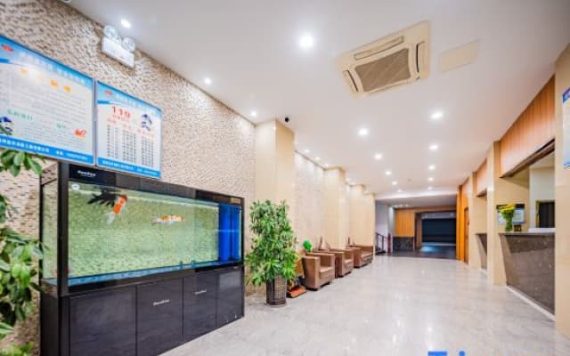 Huangchuan Zhongyuan Hotel