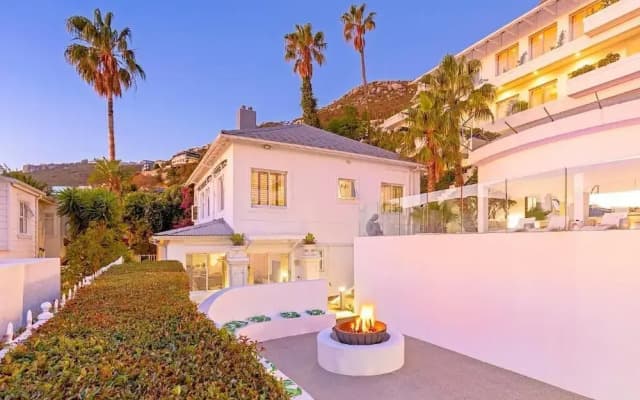 YOLO Spaces - Clifton Sea View Villa