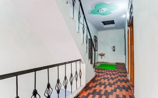 Hotel O Sector 12 Ghaziabad Formerly VIP Inn
