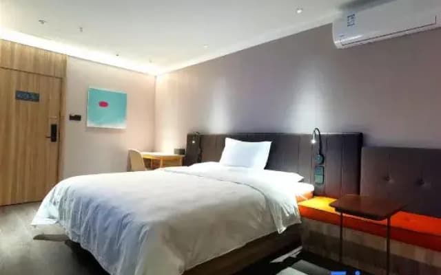 HanTing Hotel (Yichuan Dianli Building Hukou Waterfall)