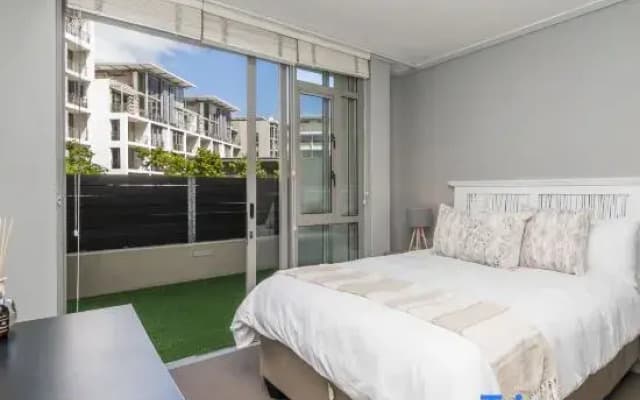 Modern 2 Bed in Claremont