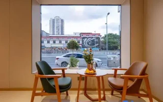 Guanshan Hotel (Guiyang Qianlingshan Park Huansha Road)