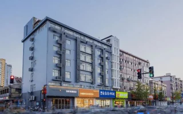 Homeinn Selected Hotel (Nanjing Jiangpu Longhua Road Subway Station)