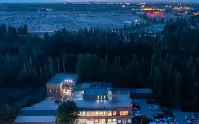 Dunhuang Qiyu Banshe Homestay