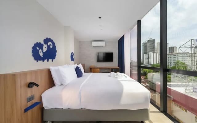 Kokotel Cebu Adira