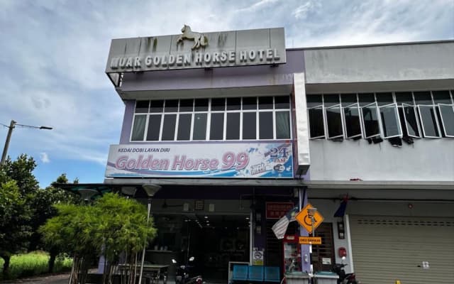 OYO 91242 Muar Golden Horse Hotel