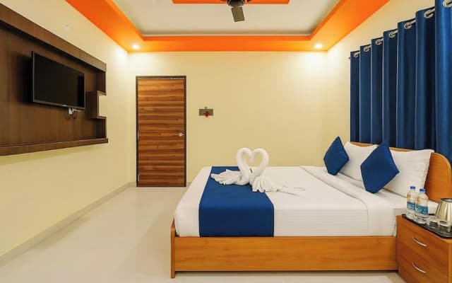 Hotel M-I-N-X Radhika Palace Ayodhya