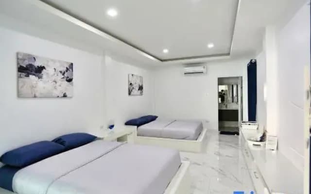 The Munique Cliff House Chumphon - private jacuzzi with beach views