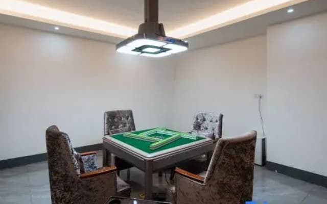 Linhai Jingjiangli City Light Stay (Yintaicheng Yaoda Department Store)
