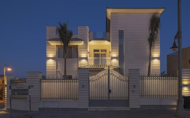 Alsawah|Luxury 6BR Villa with Private Pool