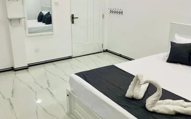 Hotel Jay R