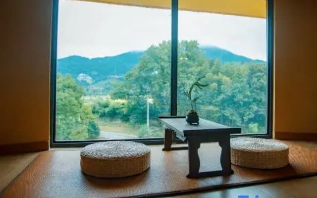 Yichun Yishanju Hot Spring B&B (Wentang Town Mingyue Eternal Love Store)