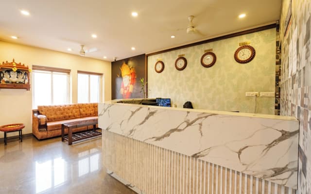 Hotel Rajdhani Inn & Suites