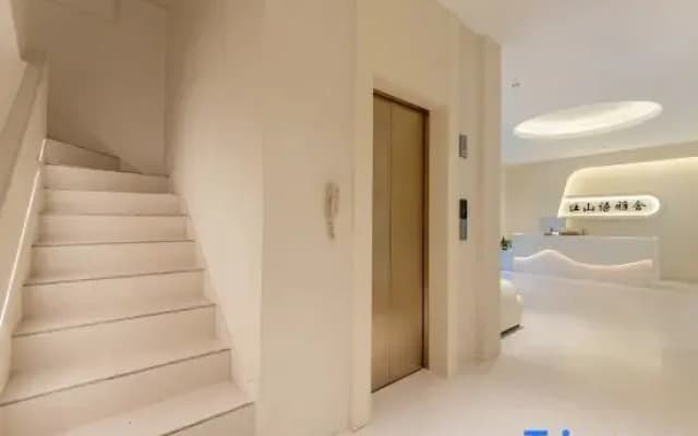 Shanyuya·Audio-Visual Homestay (Shennongjia Da Jiuhu Transfer Center Pingqian Ancient Town Branch)