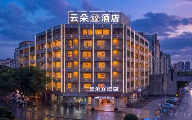 Qingting Business Hotel (Xinfeng High-speed Railway West Station Yingbin Avenue Branch)